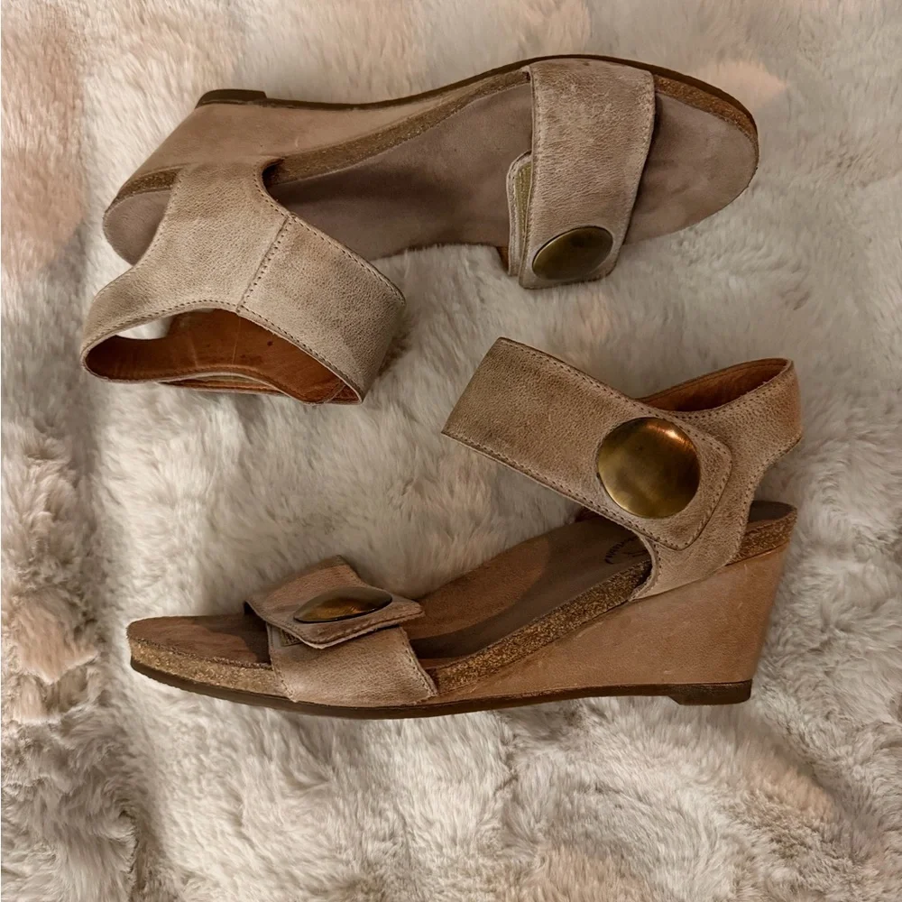 Taos Taupe Wedges with Brass Details - Picture 1 of 7